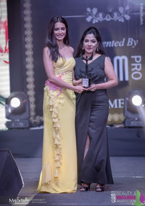 Arti Handa Best upcoming makeup artist in freelance category 295x420 - Glam Pro Beauty & Wellness Awards 2018 - Celebrity Presenter Actress Kriti Kharbanda and TV Superstar Manish Goel