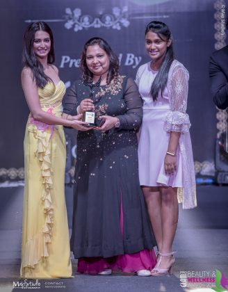 Soniya Best Bridal Trousseau in Delhi 328x420 - Glam Pro Beauty & Wellness Awards 2018 - Celebrity Presenter Actress Kriti Kharbanda and TV Superstar Manish Goel